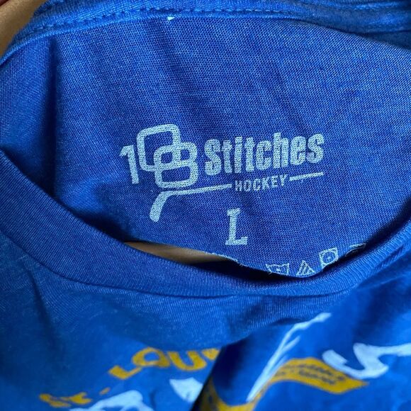 St. Louis Blues Hockey NHL Western Conference 108 Stitches T-Shirt Large NWOT - Picture 3 of 3